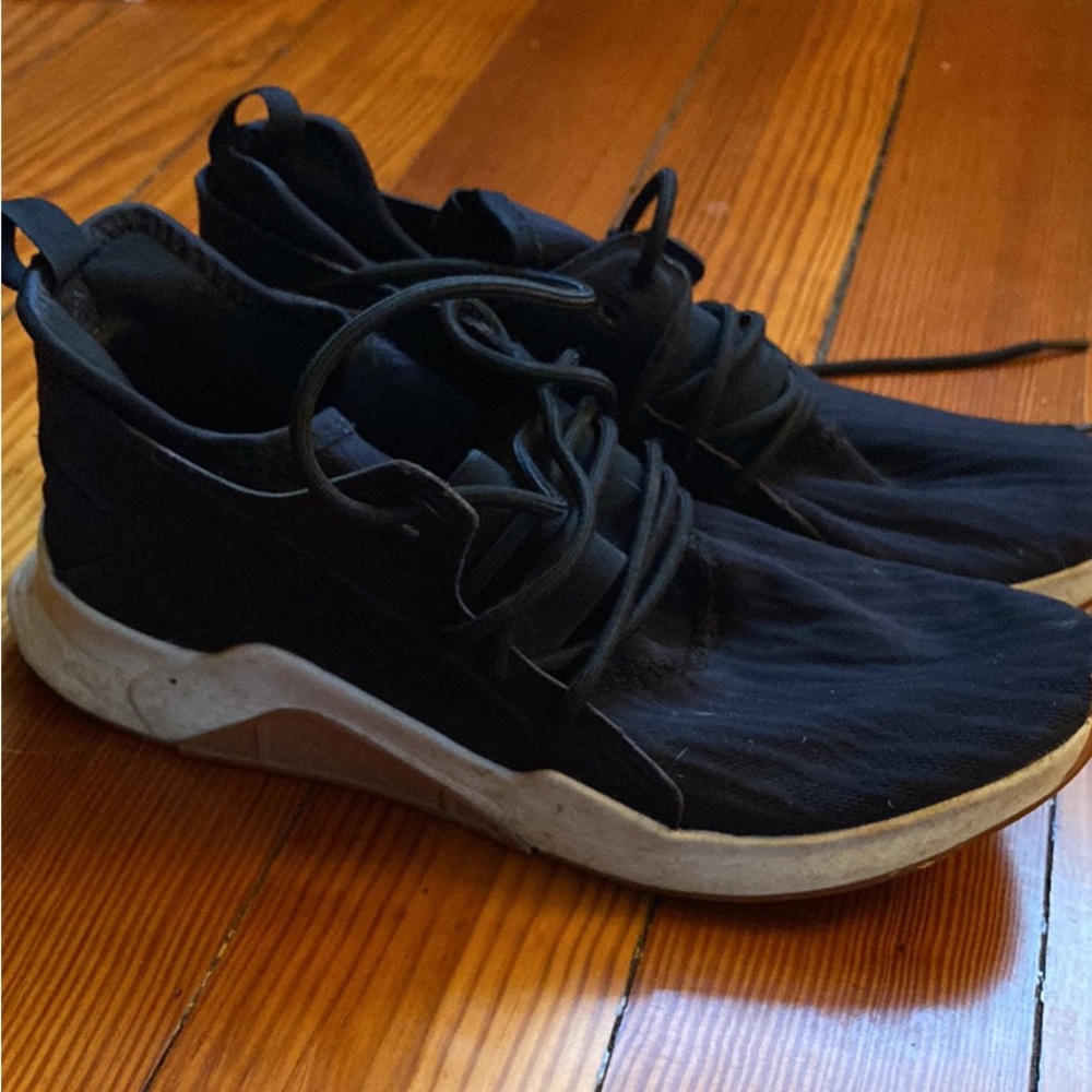 Womens Reebok casual sneakers size 8